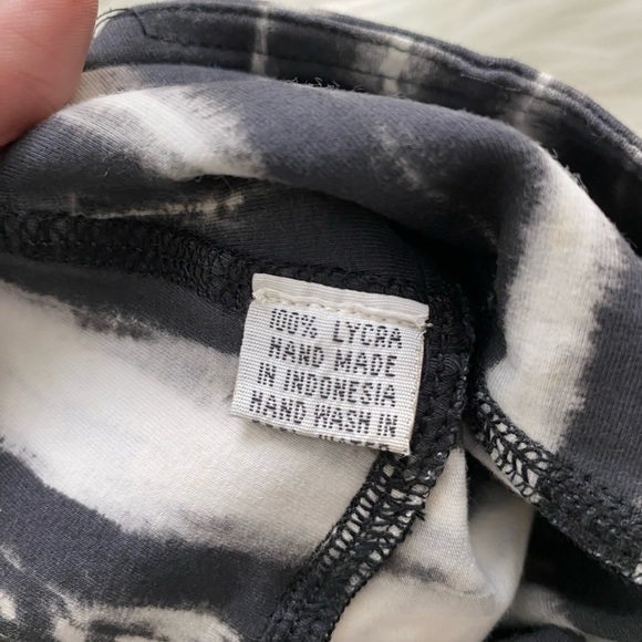 NWOT Wehi Tie-Dye Leggings Black/White Small - Picture 6 of 6